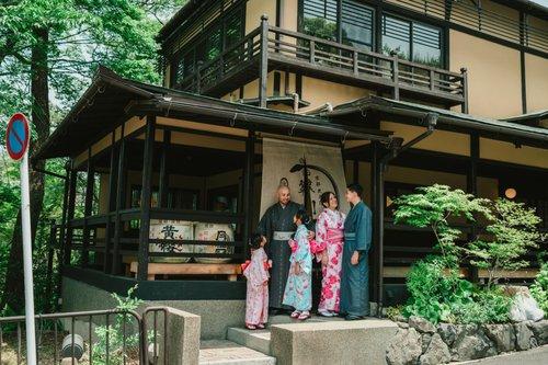 carousel-hero-element image-1